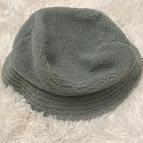 STEVE MADDEN Sherpa Bucket Hat mint - Picture 2 of 7